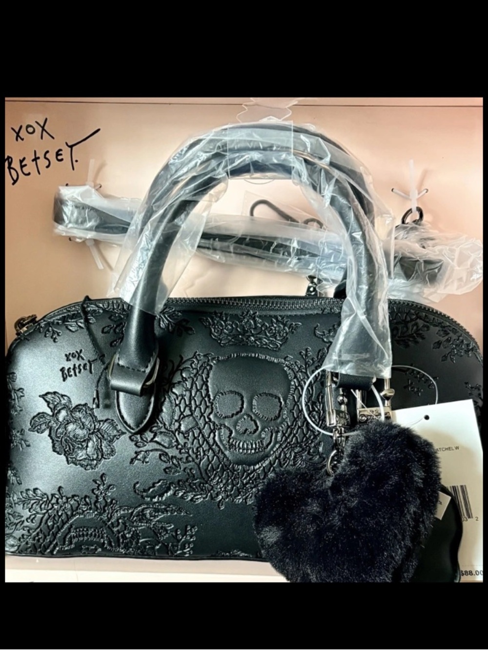 NWT Betsey Johnson Black Crossbody Satchel Heart Skull Charm Original Box - Picture 4 of 9